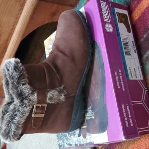 Khombu (Lindsey) Women's 10 boot.